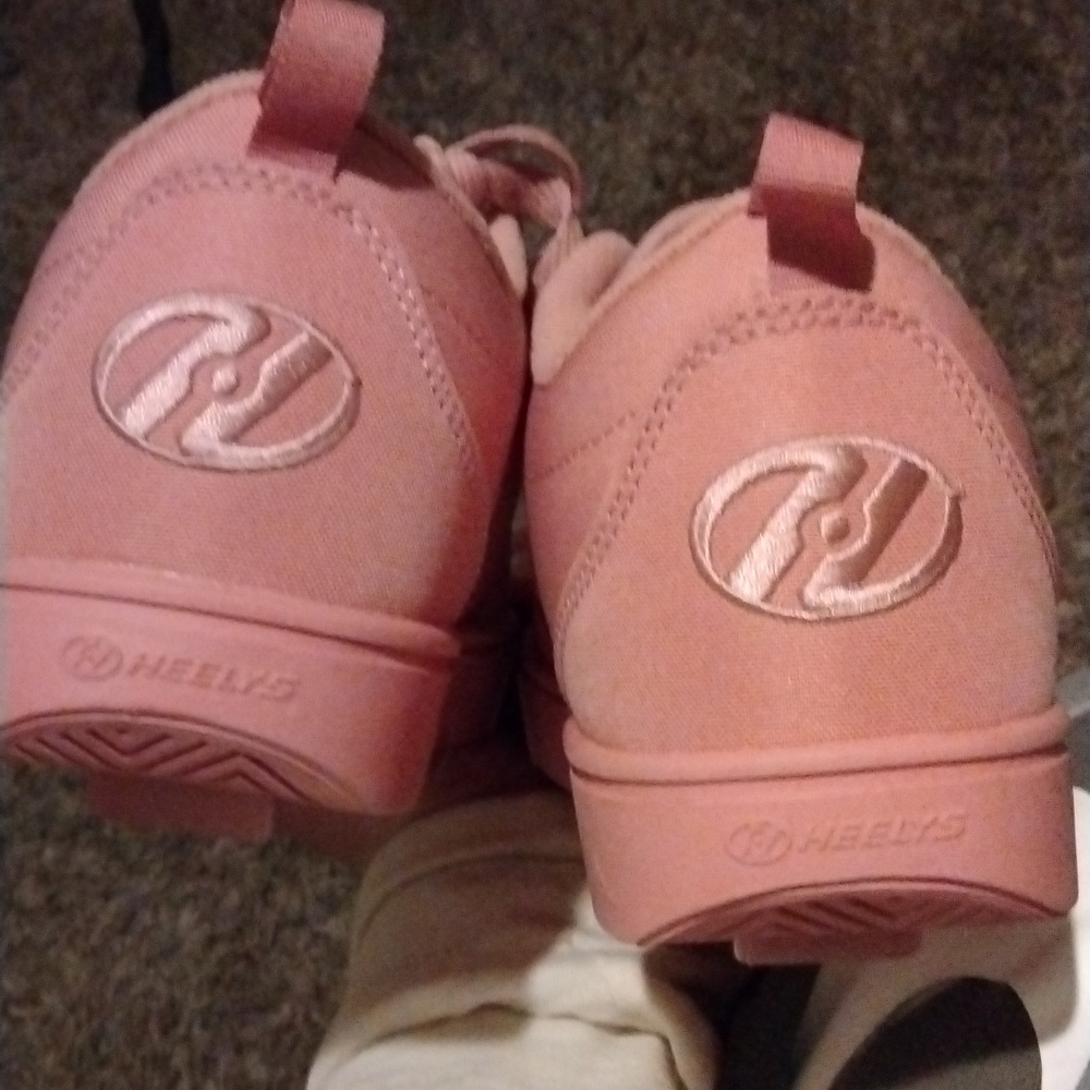 Pink Heelys . - Picture 4 of 6